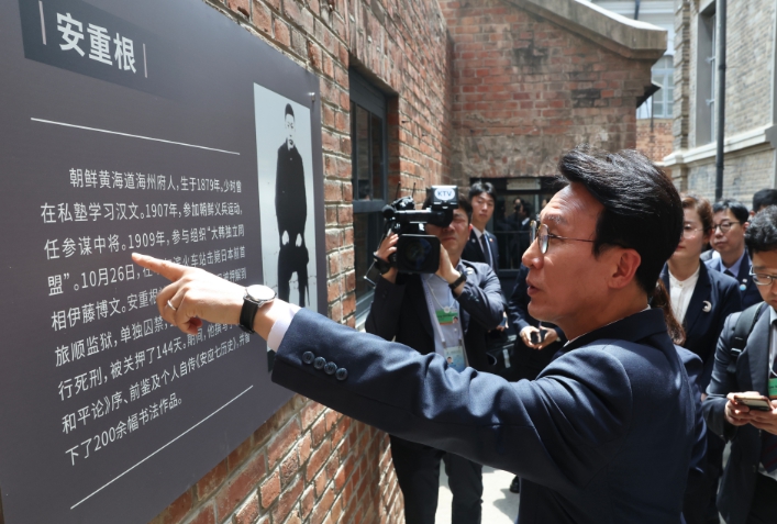  김민석 국무총리, 다롄에서 뤼순감옥과 관둥법원 방문